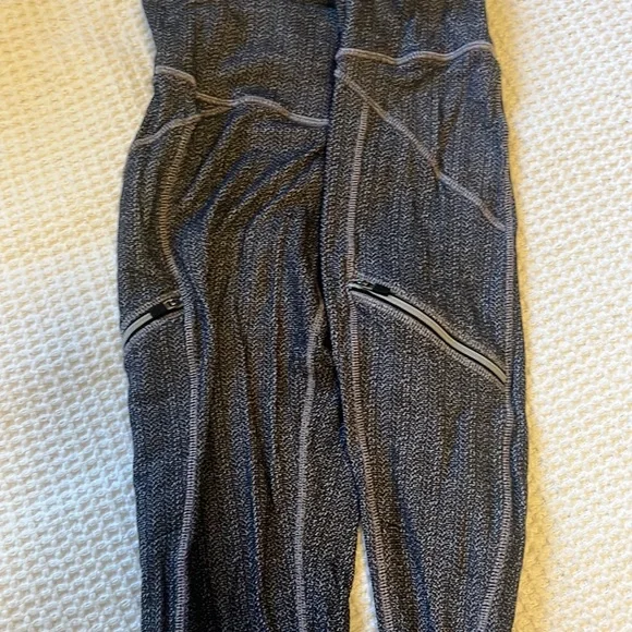 Too small - Picture 3 of 4